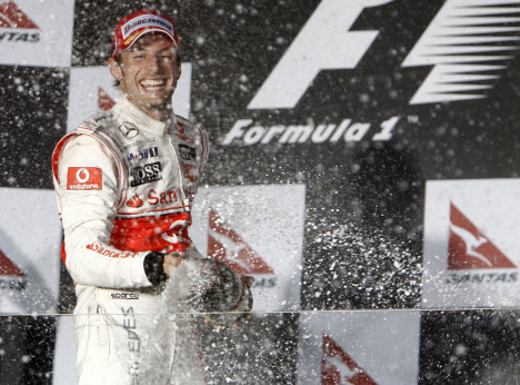 Button sikrede sig sin første sejr som McLaren kører
